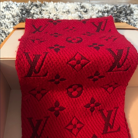 Authentic Louis Vuitton Red LOGOMANIA Scarf - Picture 3 of 13